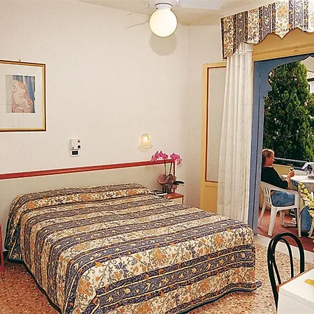 Maxim Hotel 3*